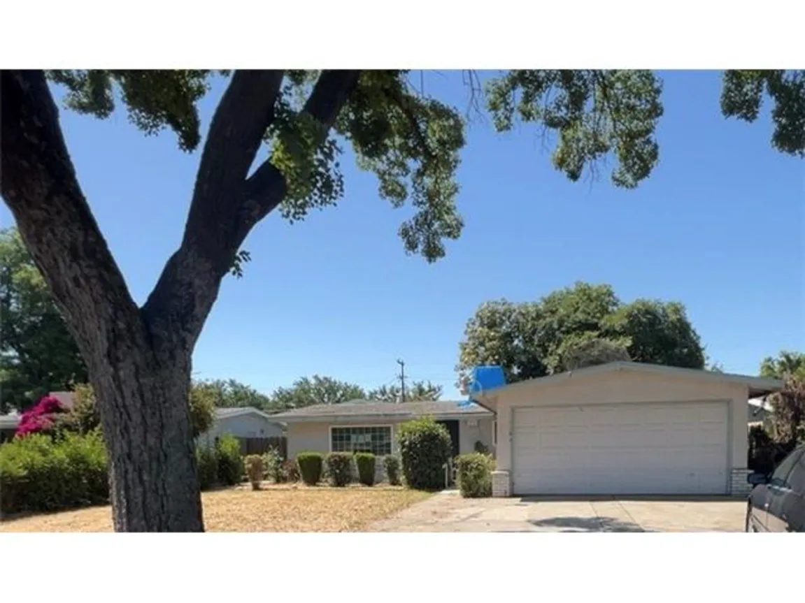 1152 E Drummond Ave property photo