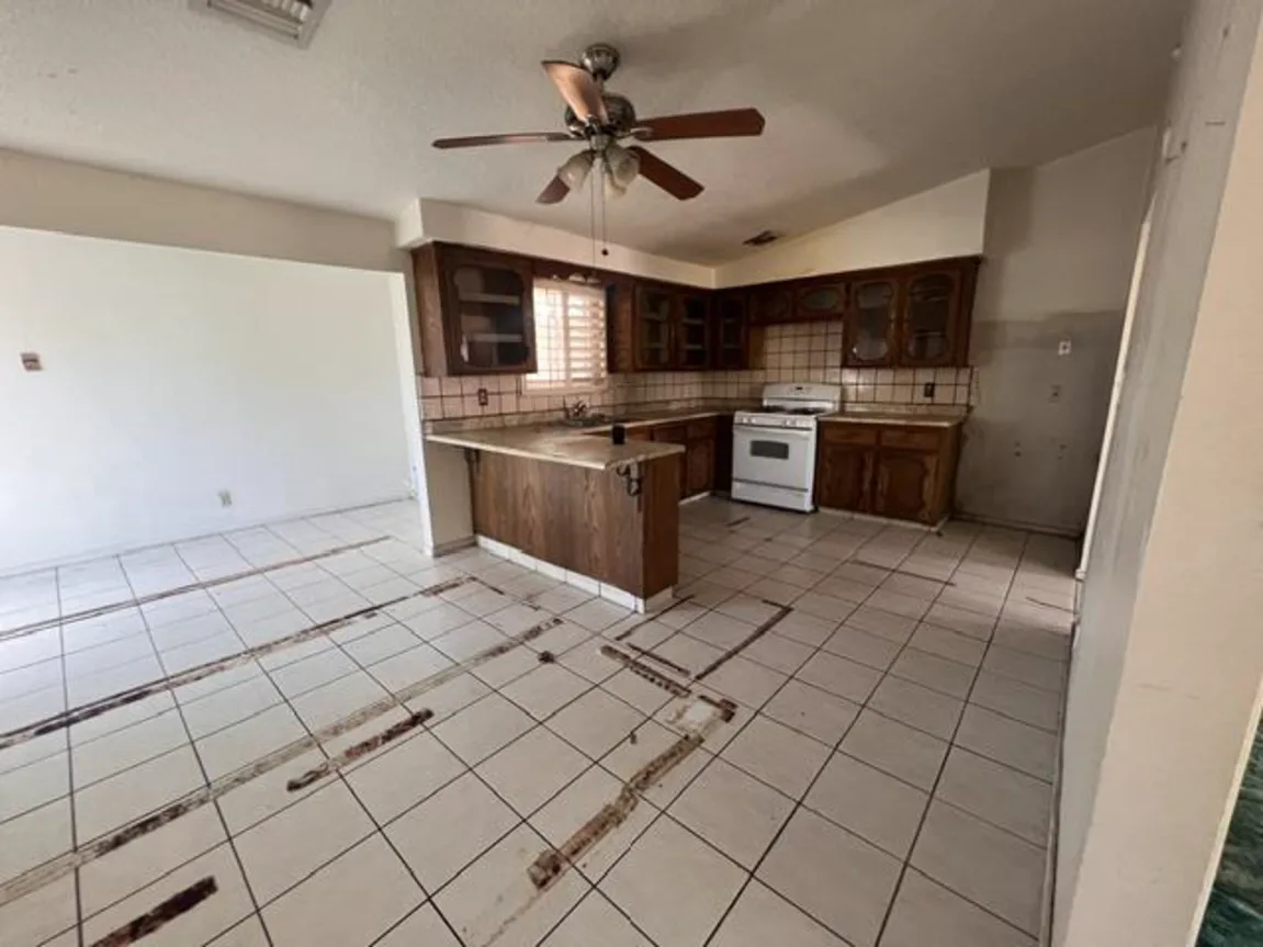 1152 E Drummond Ave property photo